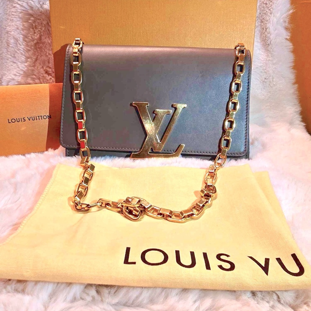 Louis Vuitton Granit Leather Chain
Louise GM Bag with full inclusion!